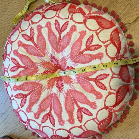 Round pillow/cushion, Pom-Pom trim, heavily embroidered bird pattern - Picture 6 of 6